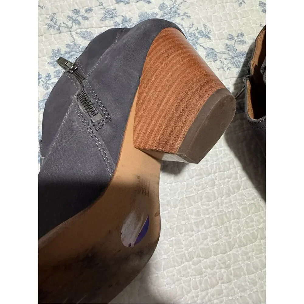Frye Reina ankle in gray leather booties western details 8.5